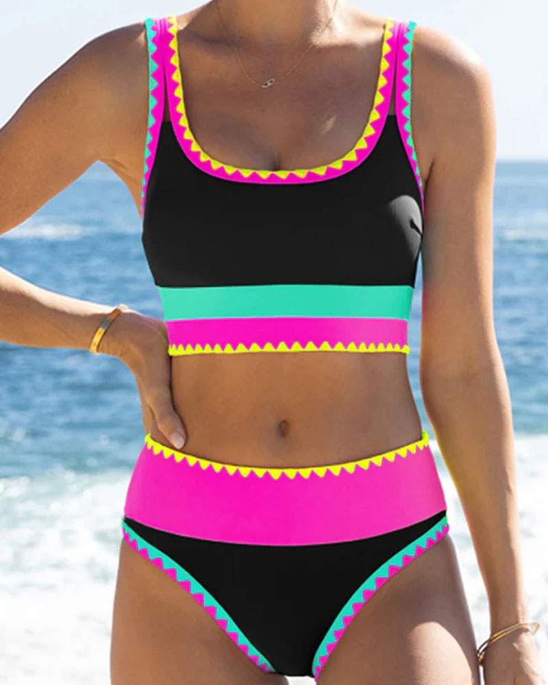 Maillot de bain trois pièces élégant à blocs de couleurs